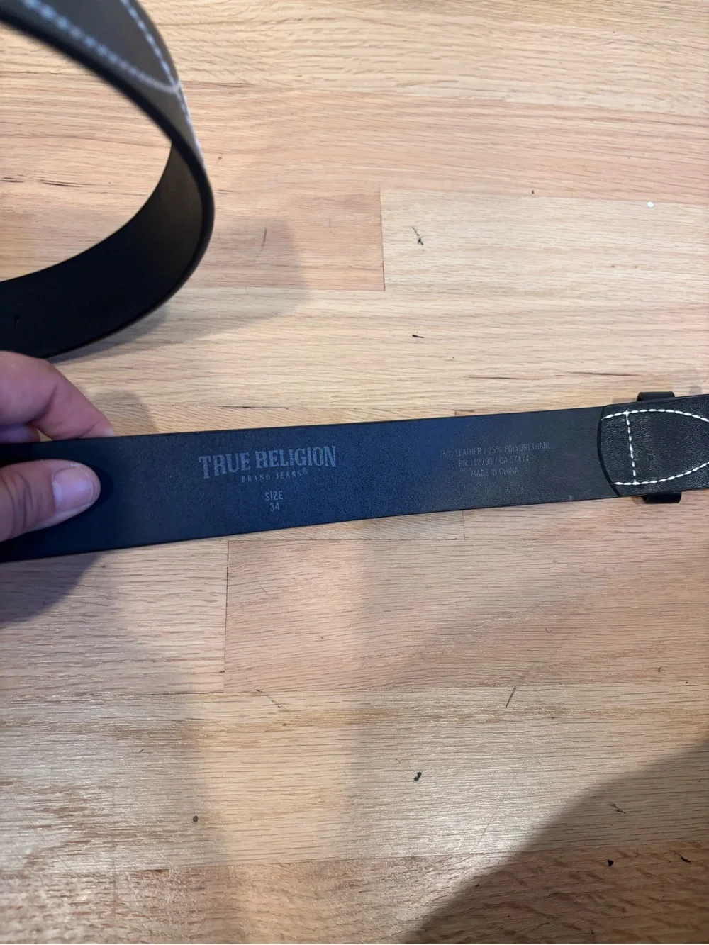 True Religion black leather belt with white horseshoe buckle & stitching size 34
